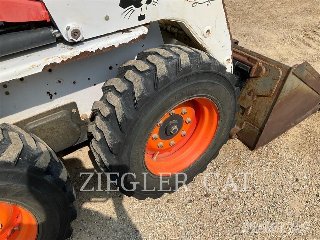 Bobcat S130 滑移轉向裝載機