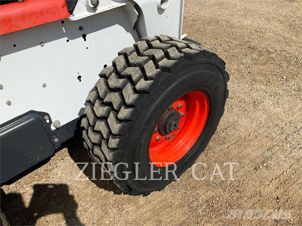 Bobcat S250 滑移轉向裝載機