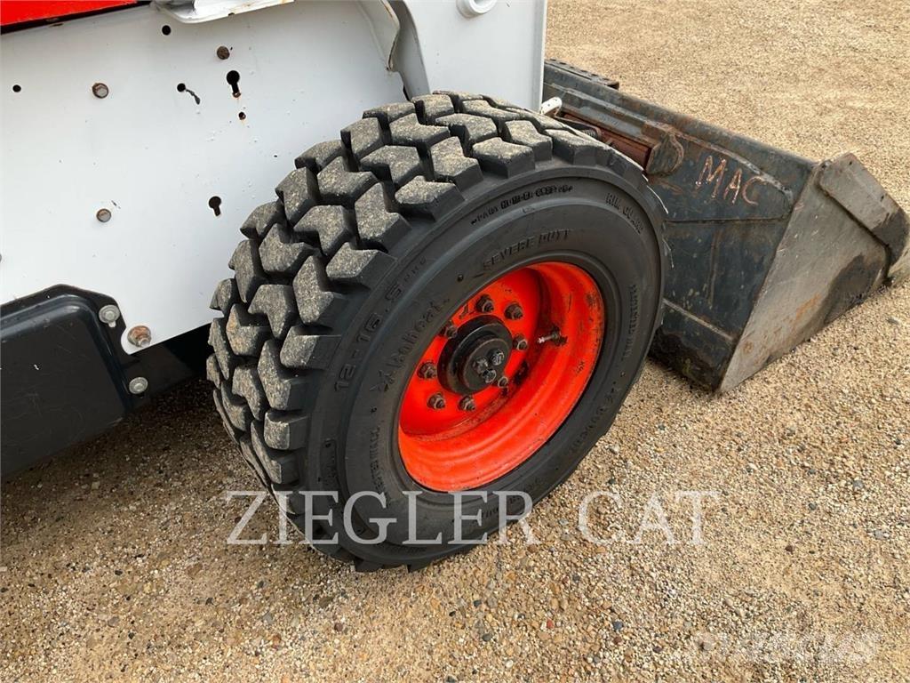Bobcat S250 滑移轉向裝載機