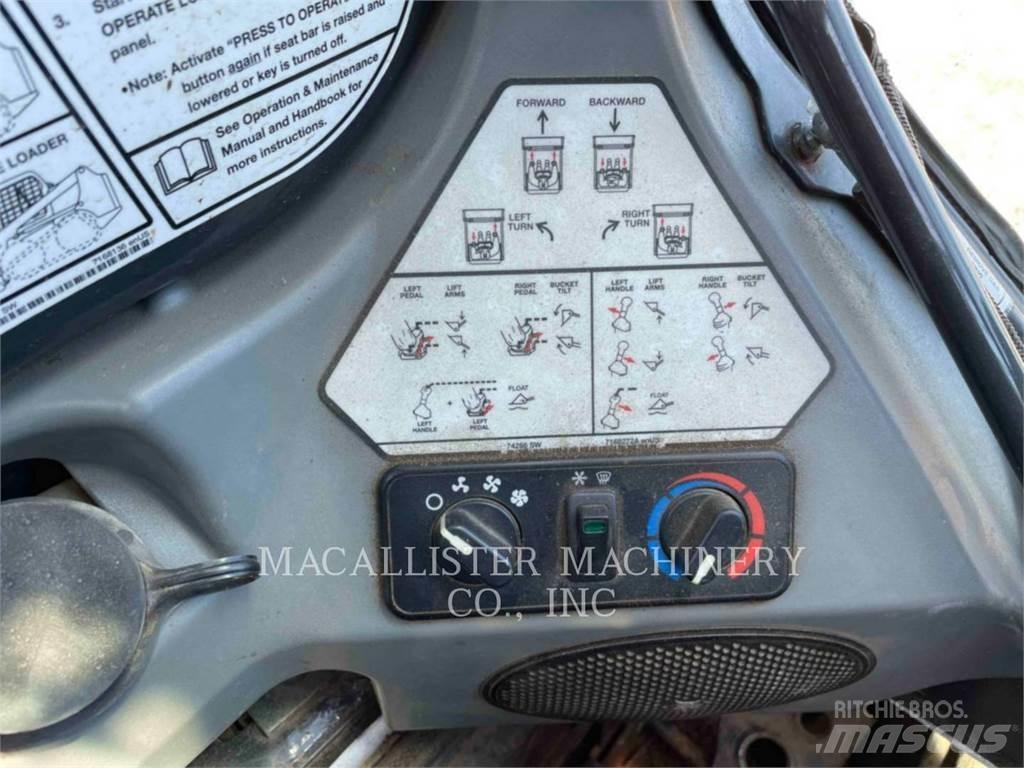 Bobcat S590 滑移轉向裝載機