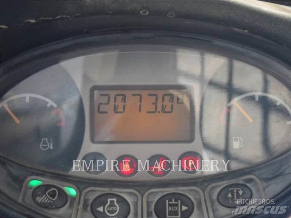 Bobcat S750 滑移轉向裝載機