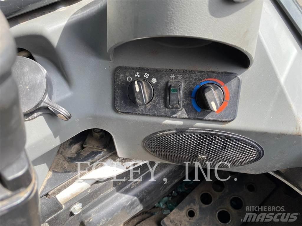 Bobcat S770 滑移轉向裝載機