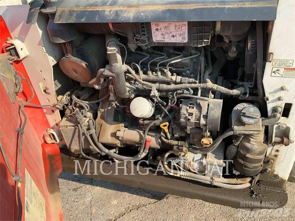 Bobcat T595 滑移轉向裝載機