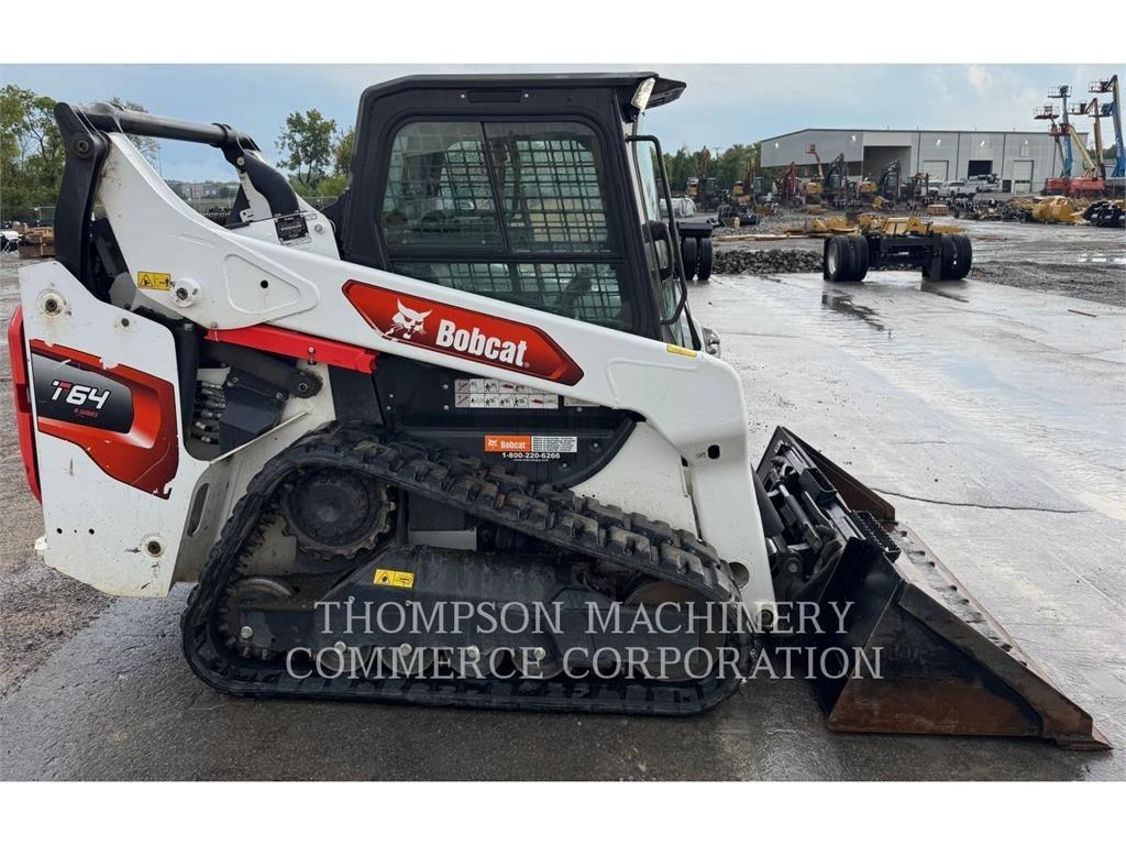 Bobcat T64 推土機