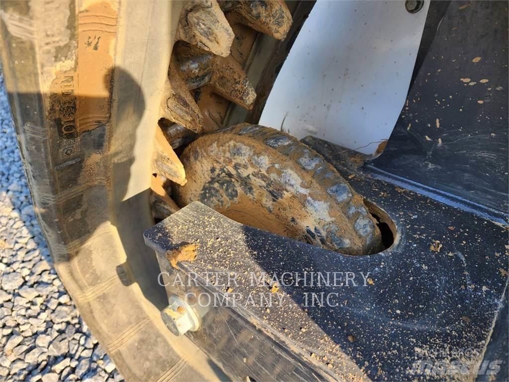 Bobcat T66 滑移轉向裝載機