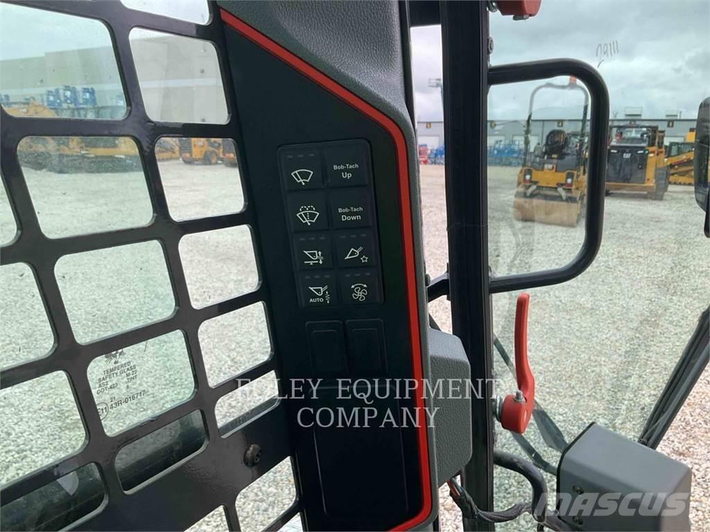 Bobcat T66 滑移轉向裝載機