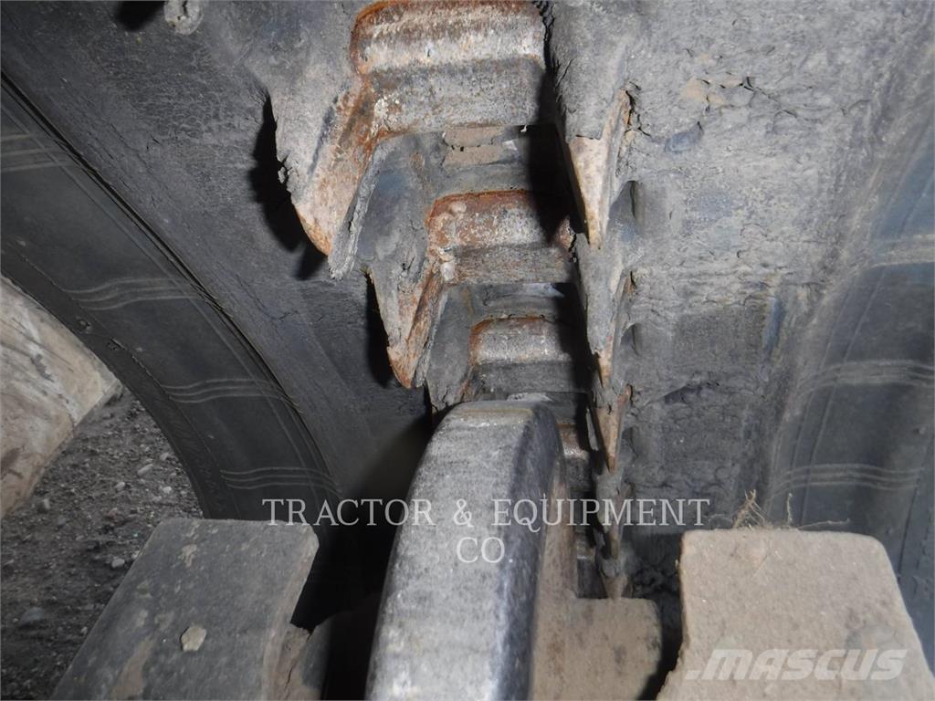 Bobcat T76 滑移轉向裝載機