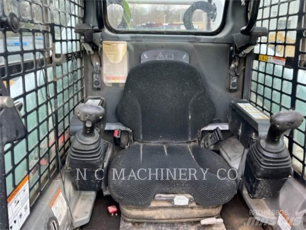 Bobcat T870 滑移轉向裝載機
