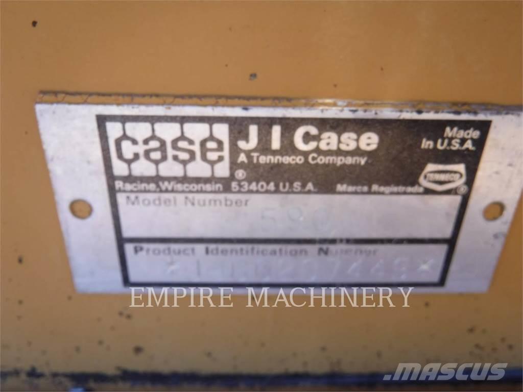 CASE 590 反鏟裝載機