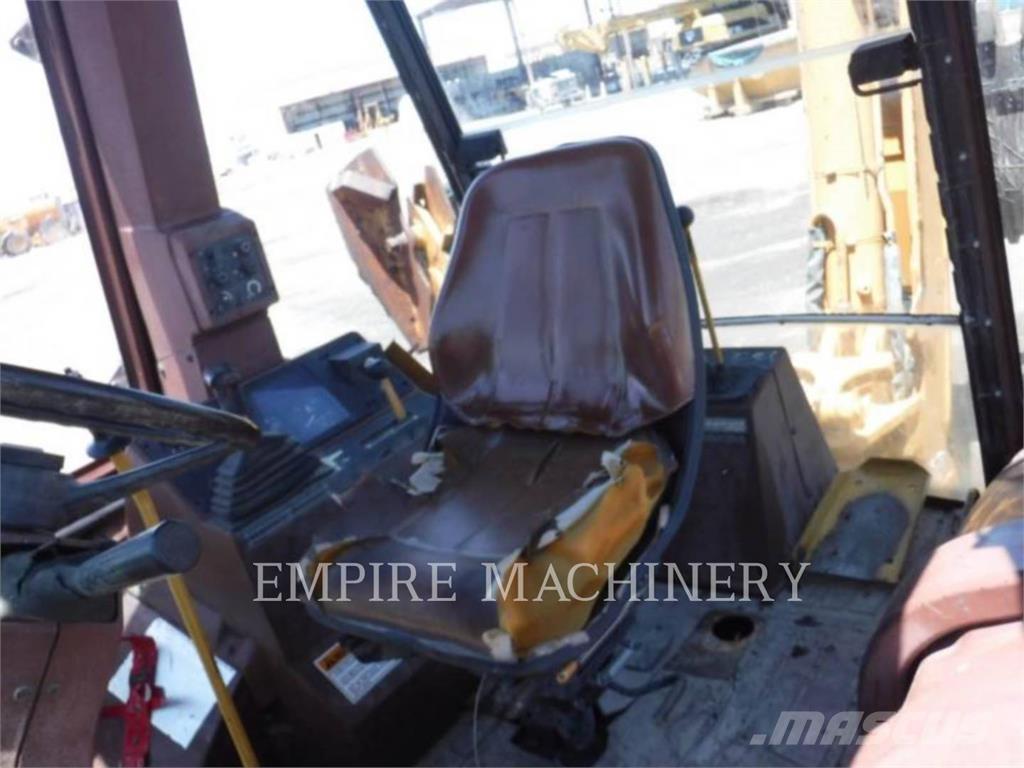 CASE 590 反鏟裝載機