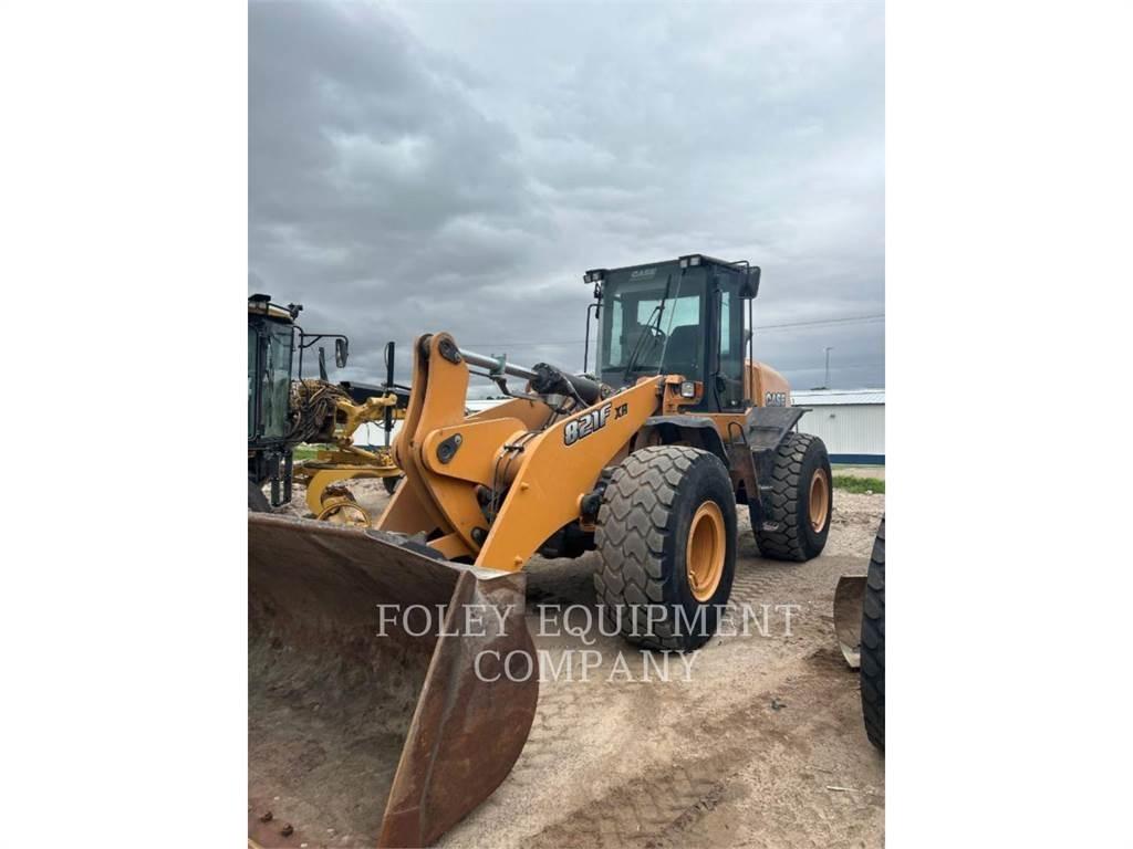 CASE 821F 輪胎式裝載機