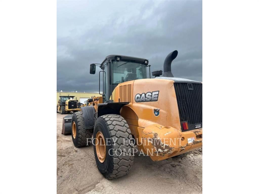 CASE 821F 輪胎式裝載機
