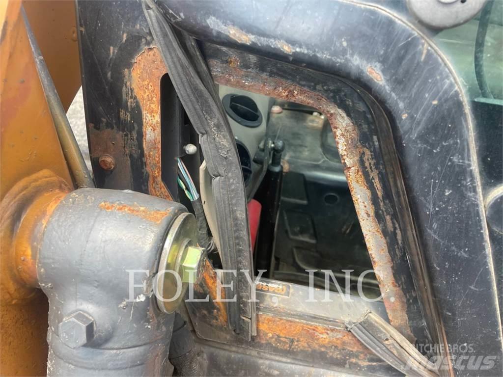 CASE SR200 滑移轉向裝載機