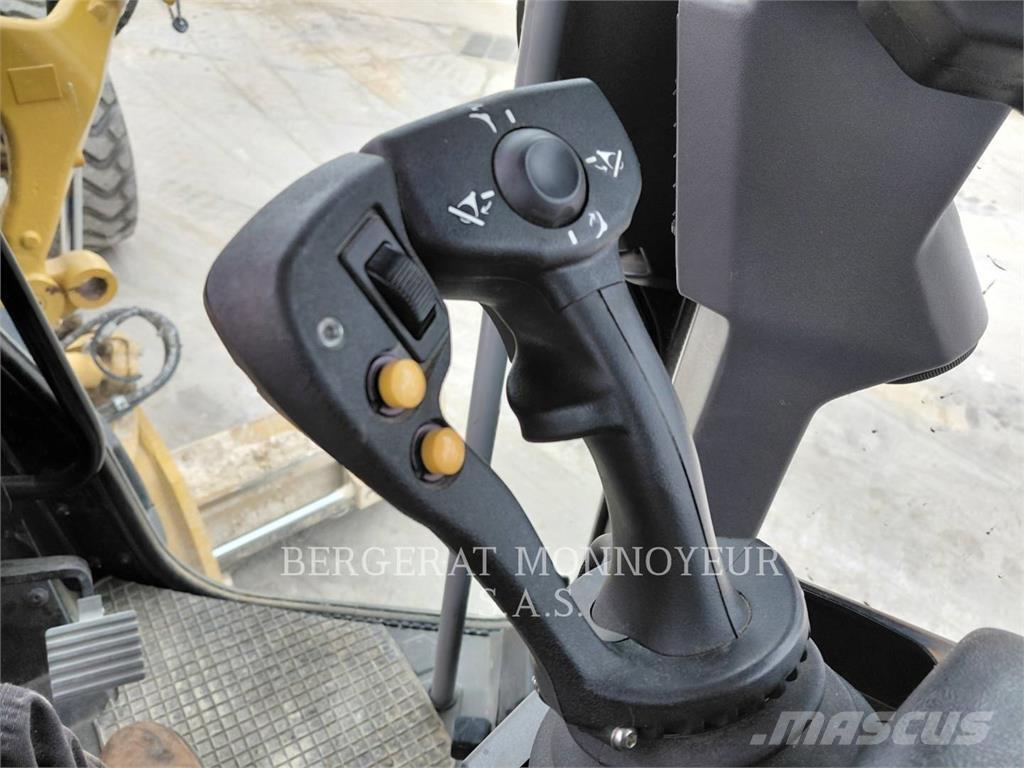 CAT 120-14 平土機