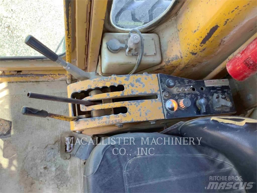 CAT 120 G 平土機
