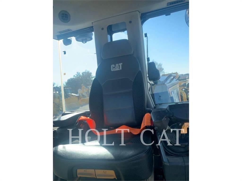 CAT 120AWD JOY 平土機