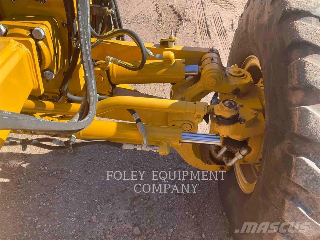 CAT 120M2AW 平土機