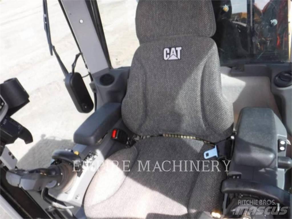 CAT 120M2AWD 平土機
