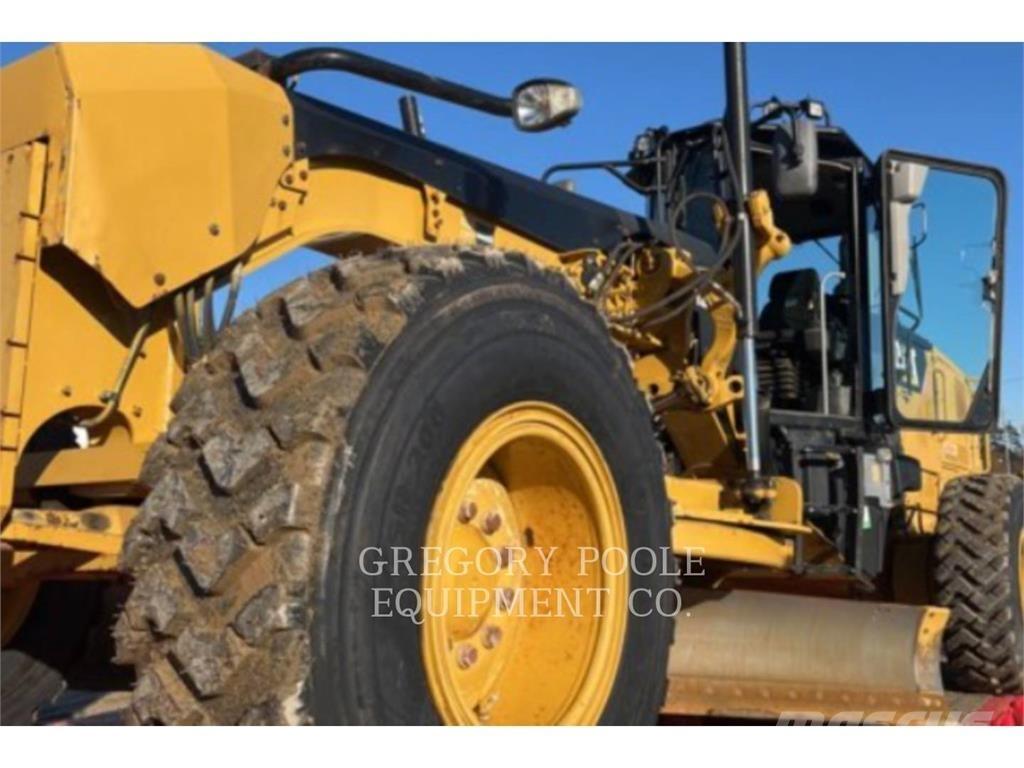 CAT 12M3 平土機
