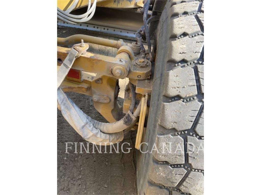 CAT 140-15 AWD 平土機