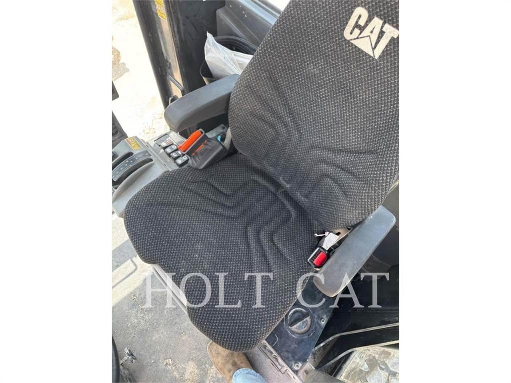 CAT 140 AWD 平土機