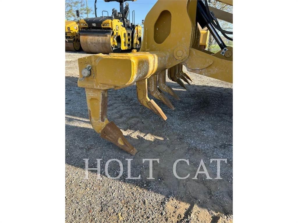 CAT 140 AWD 平土機