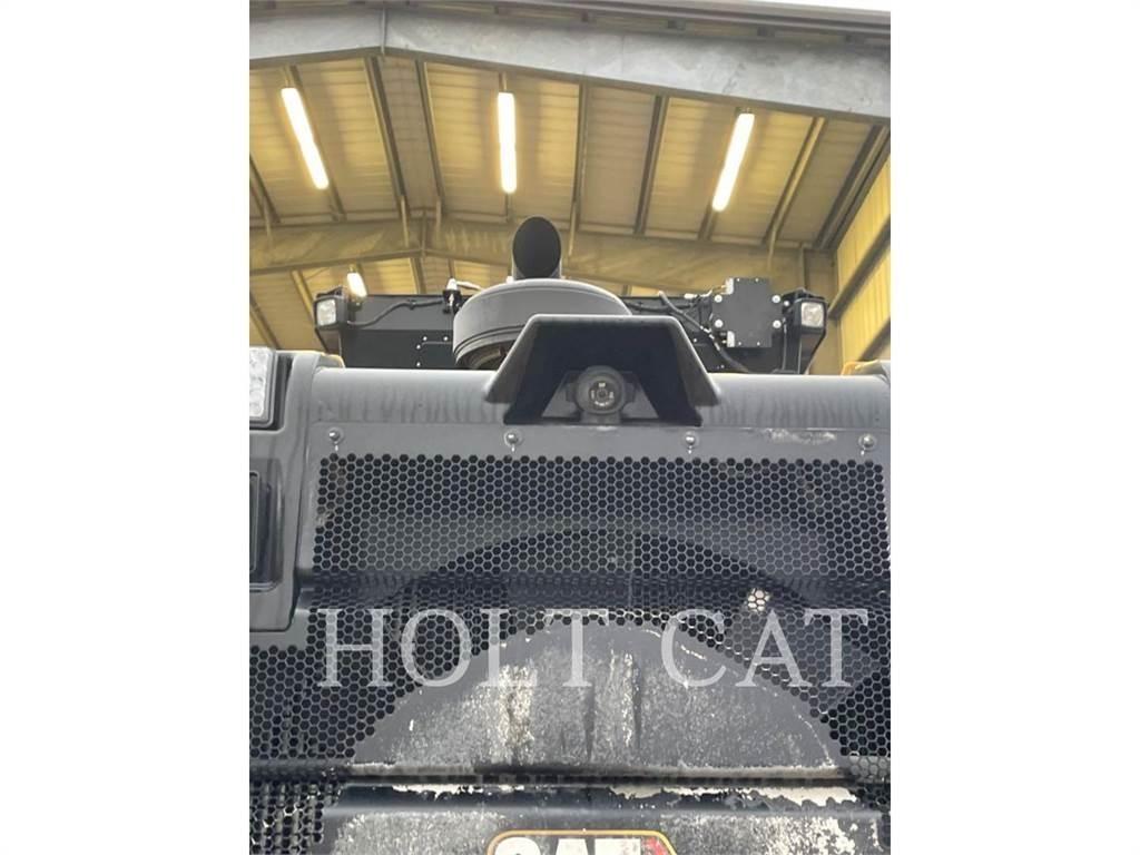 CAT 140 AWD 平土機