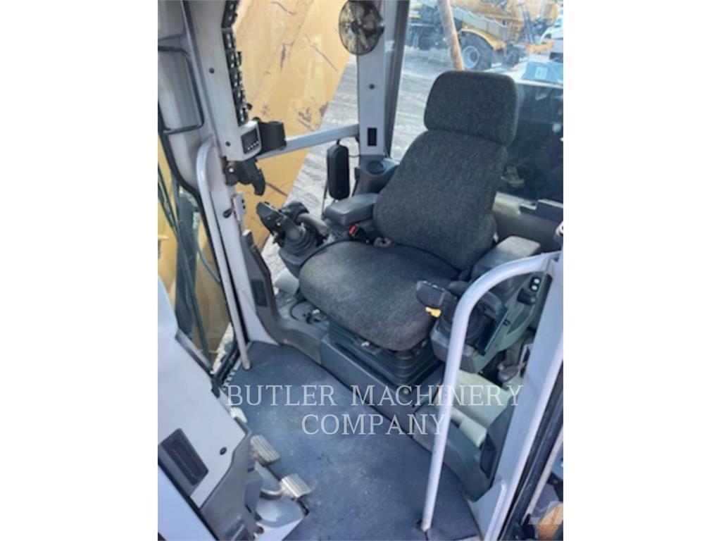 CAT 140 M2 平土機