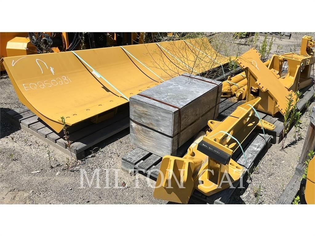 CAT 140 MASTLESS WING 掃雪機