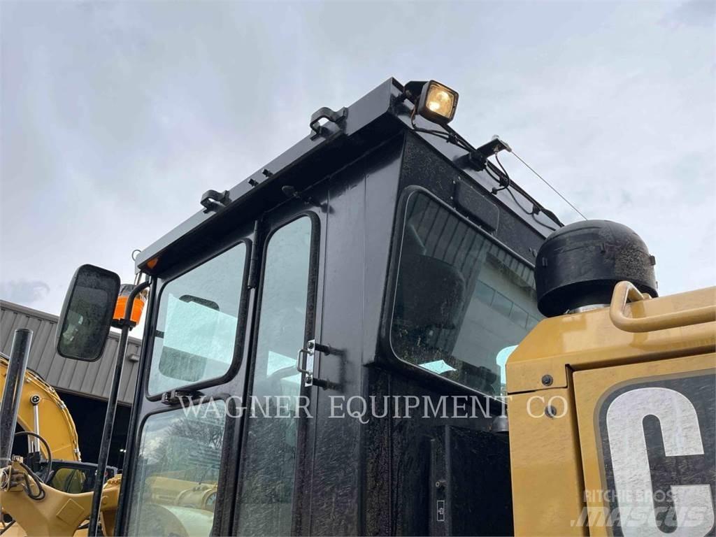 CAT 140GC 平土機