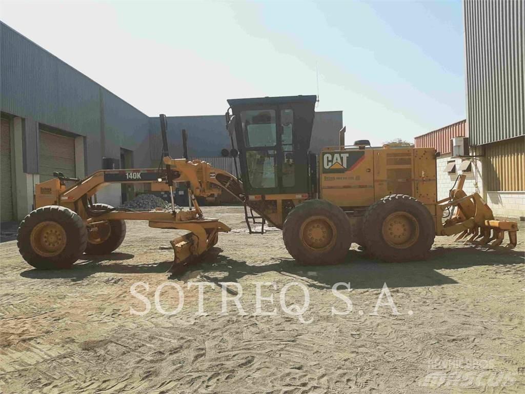 CAT 140K 平土機