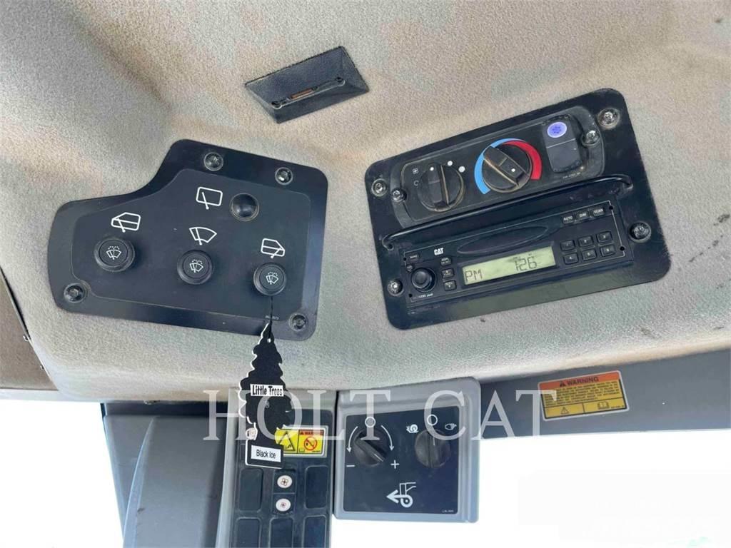 CAT 140M AWD 平土機