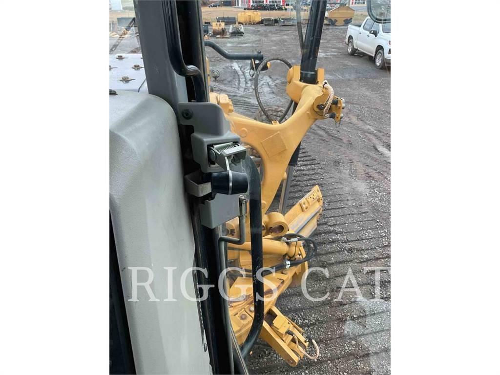 CAT 140M LC17 平土機