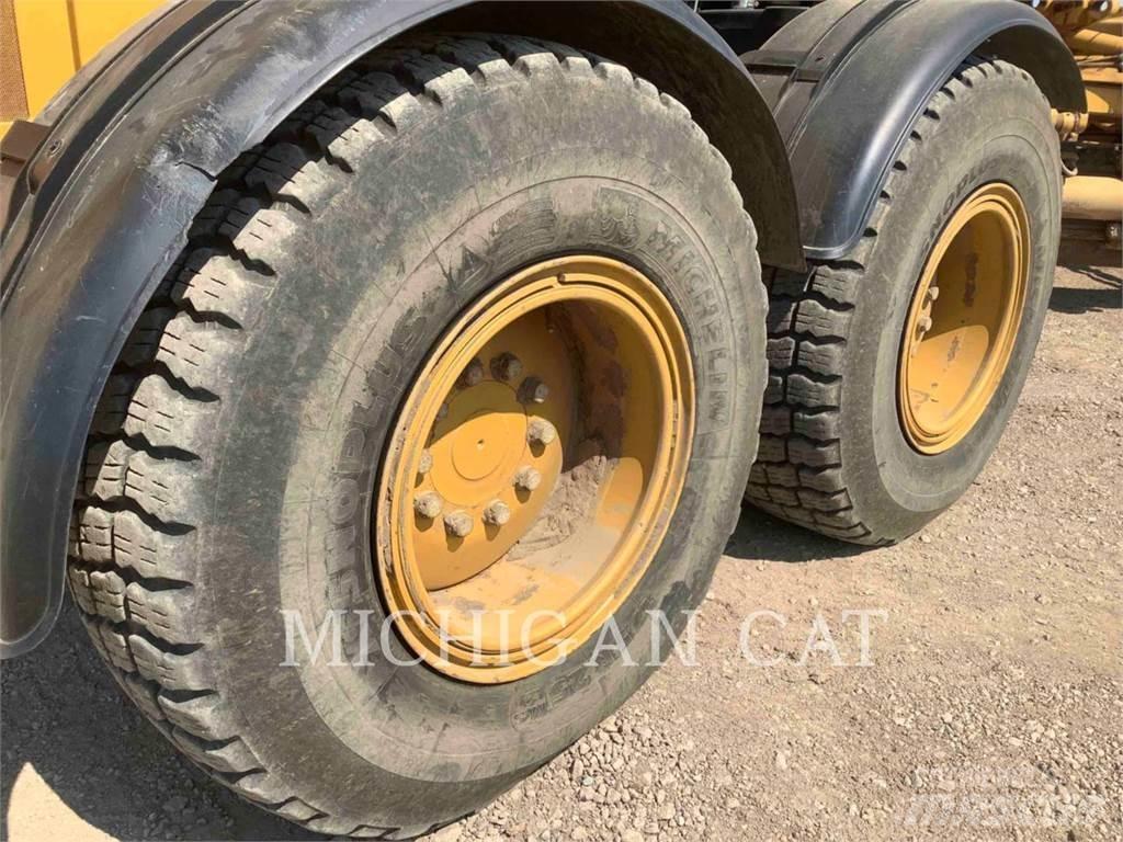 CAT 140M2 AWD 平土機