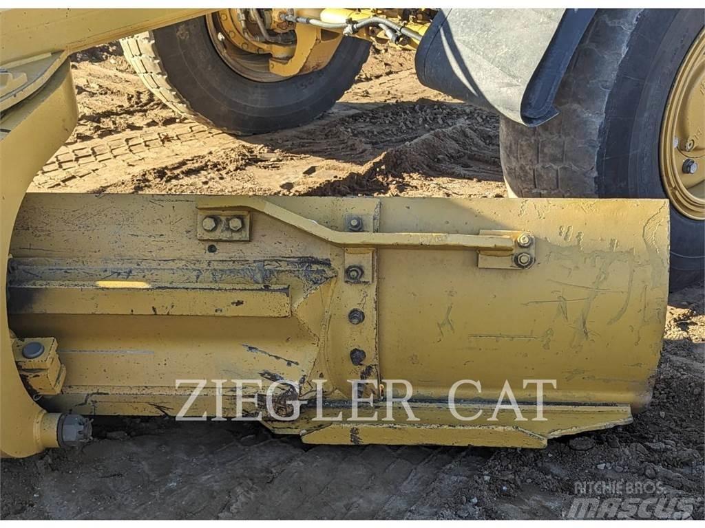CAT 140M2AWD 平土機