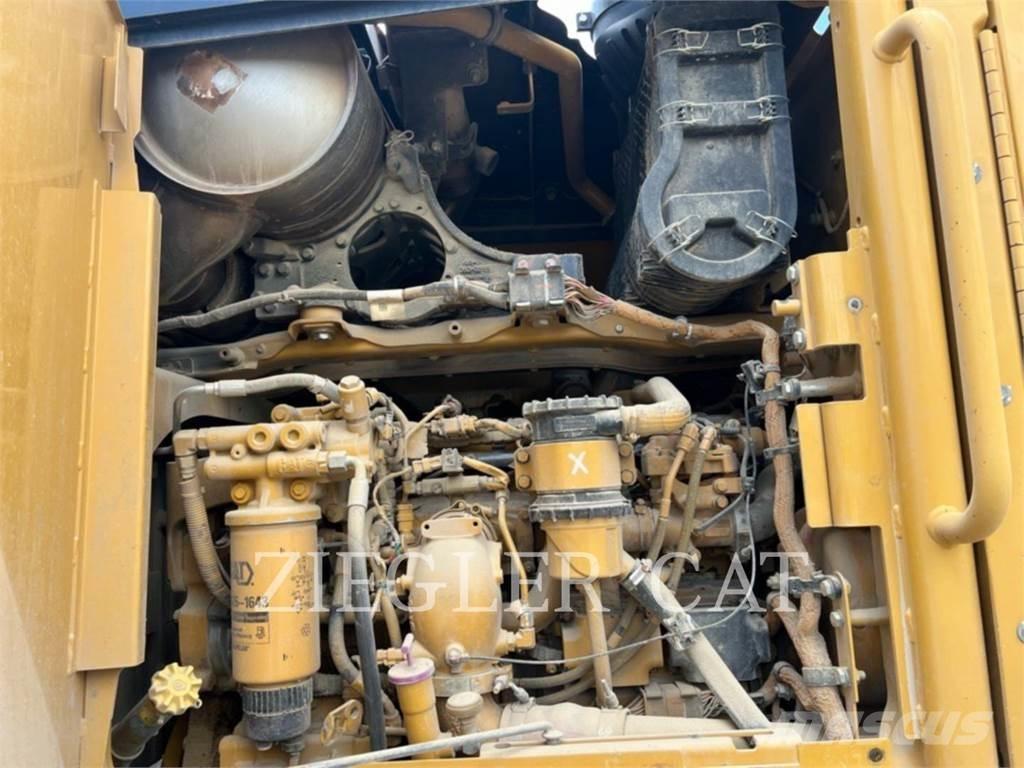 CAT 140M2AWD 平土機