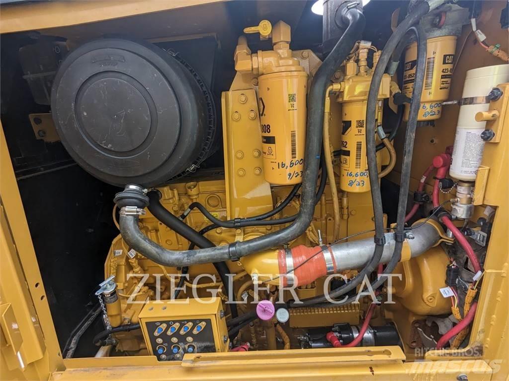 CAT 14M 平土機