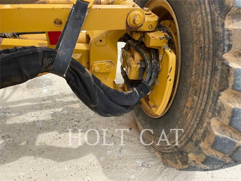 CAT 150-15AWD 平土機