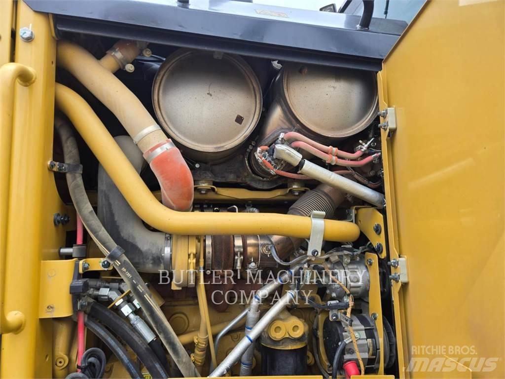 CAT 150 AWD 平土機