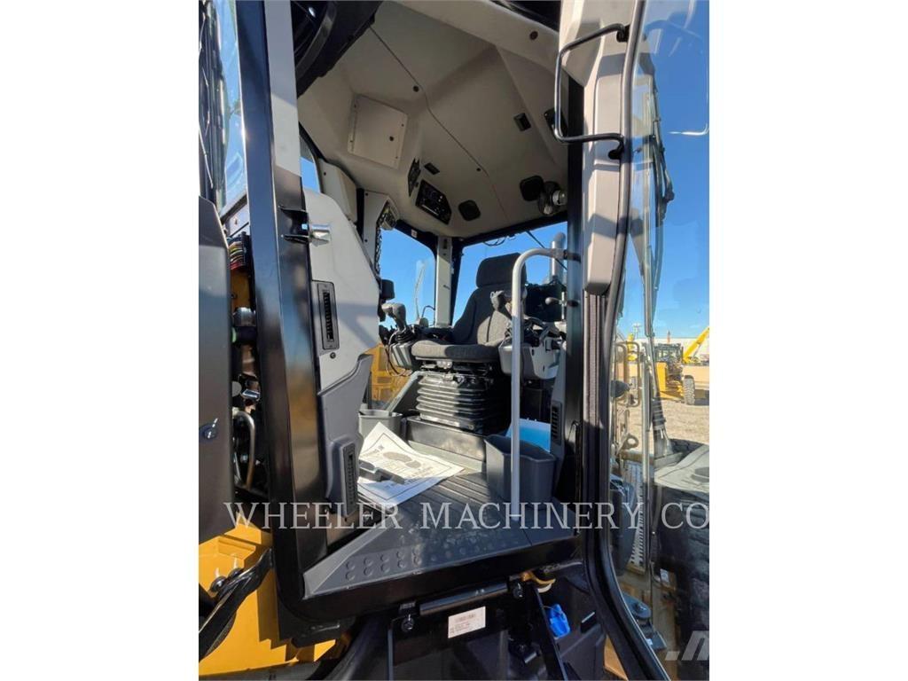 CAT 150 AWD 平土機