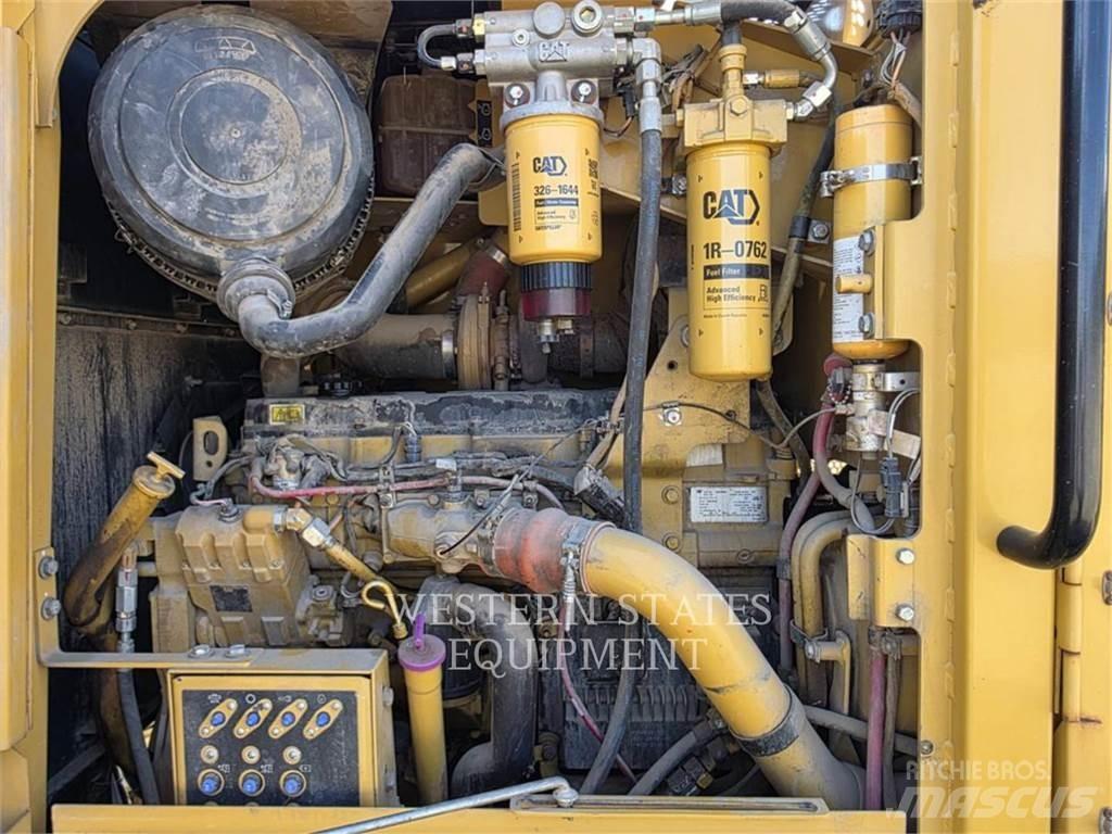 CAT 160M AWD 平土機