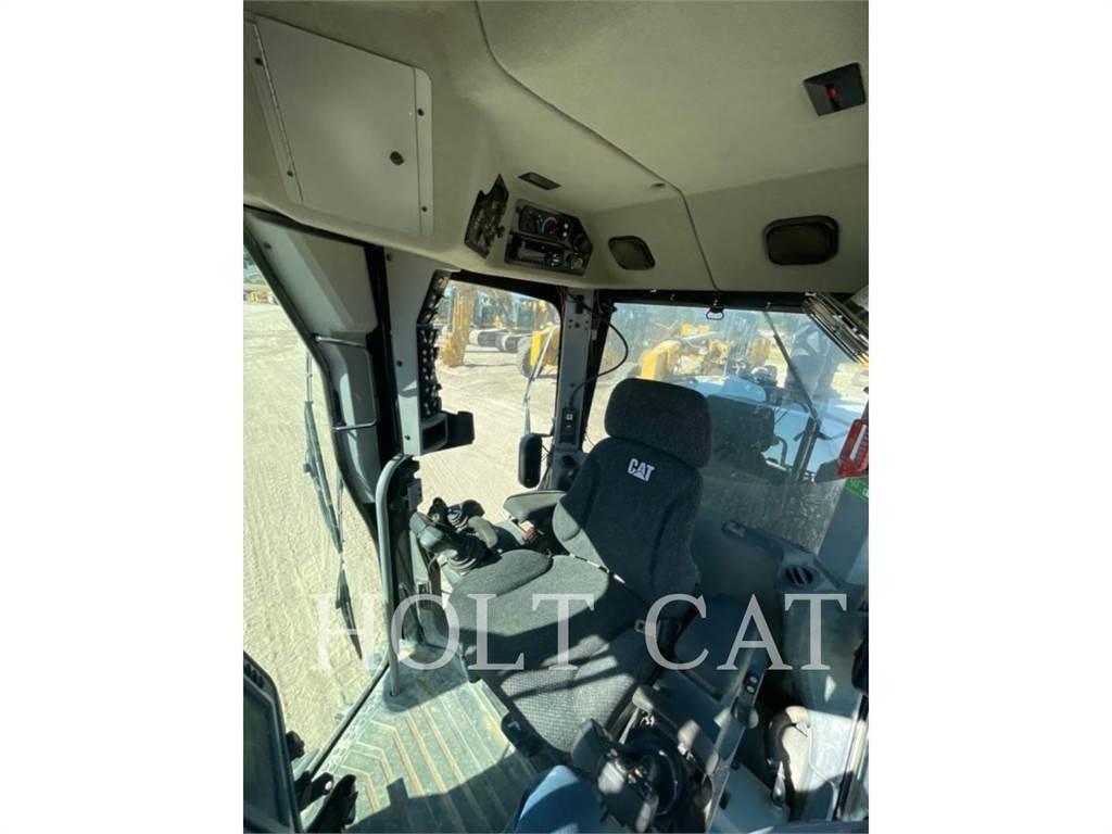 CAT 160M3 平土機