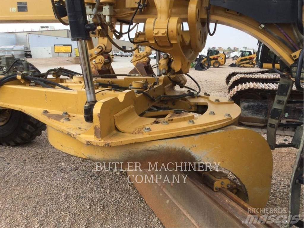 CAT 18 M3 平土機