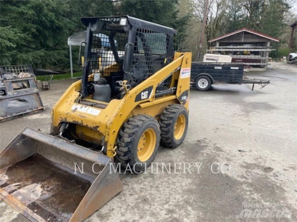 CAT 216B3 CN 滑移轉向裝載機