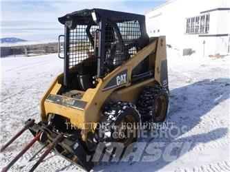 CAT 226 滑移轉向裝載機