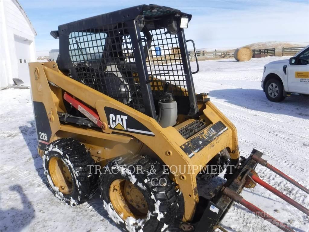 CAT 226 滑移轉向裝載機