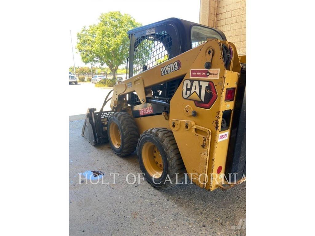 CAT 226 HF 滑移轉向裝載機