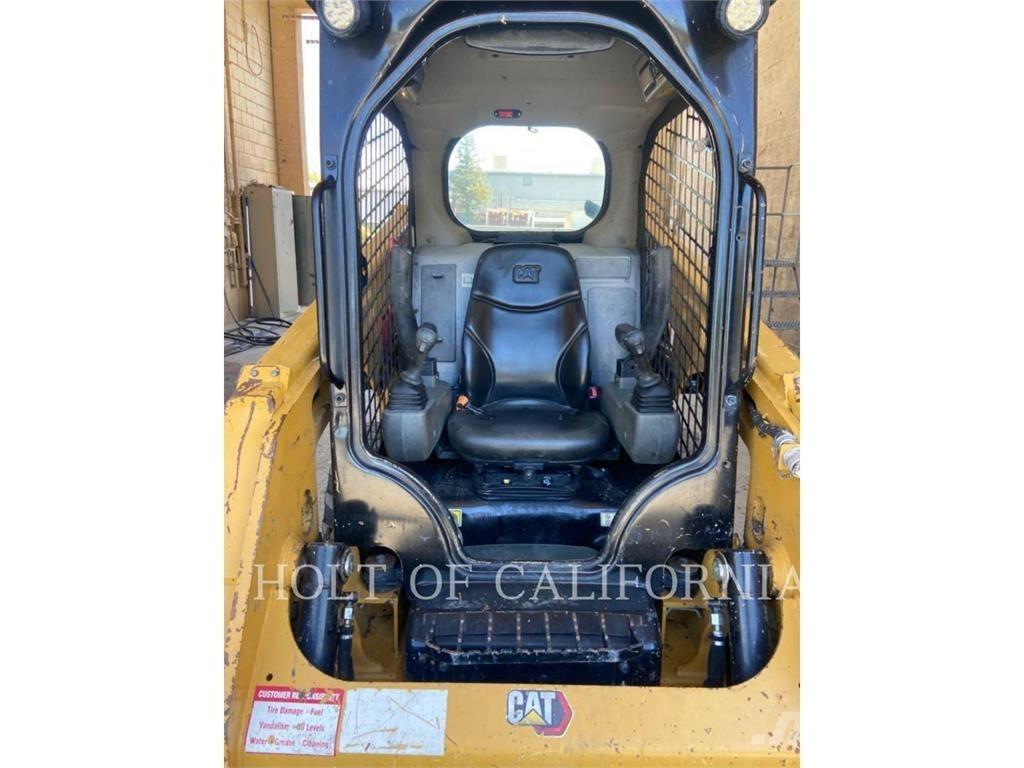 CAT 226 HF 滑移轉向裝載機