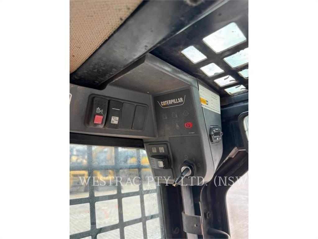 CAT 226B3 滑移轉向裝載機