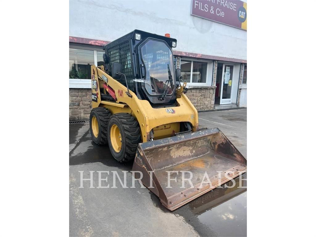 CAT 226B3 滑移轉向裝載機